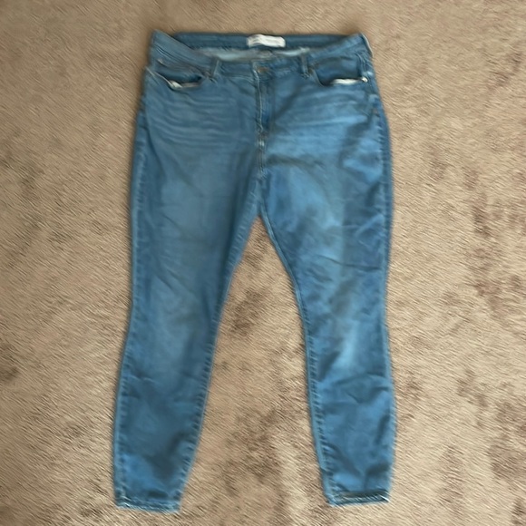 Signature by Levi Strauss Denim - Levi’s Mid Rise Skinny Light Denim Size 20
